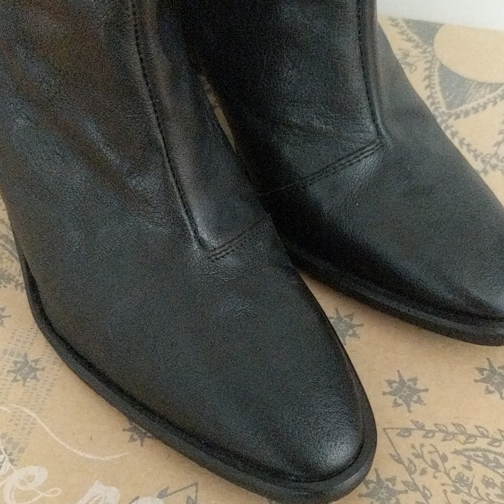 Boots - Picture 3 of 5